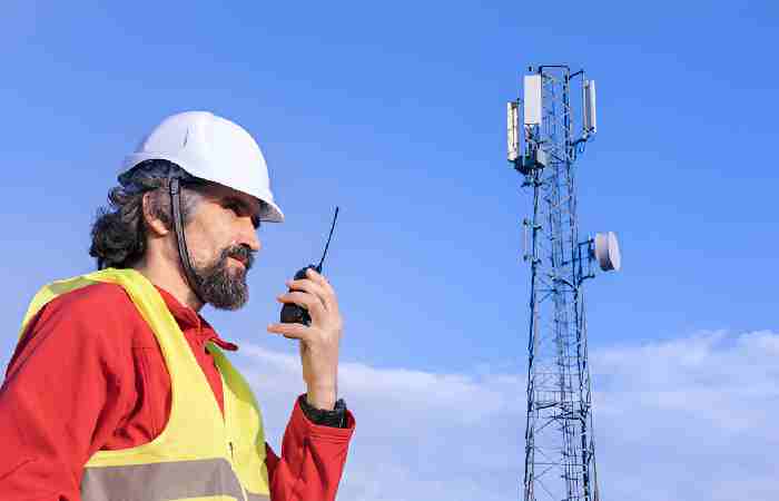 Enhancing Your Communication Network with Walkie-Talkie Phones (1)